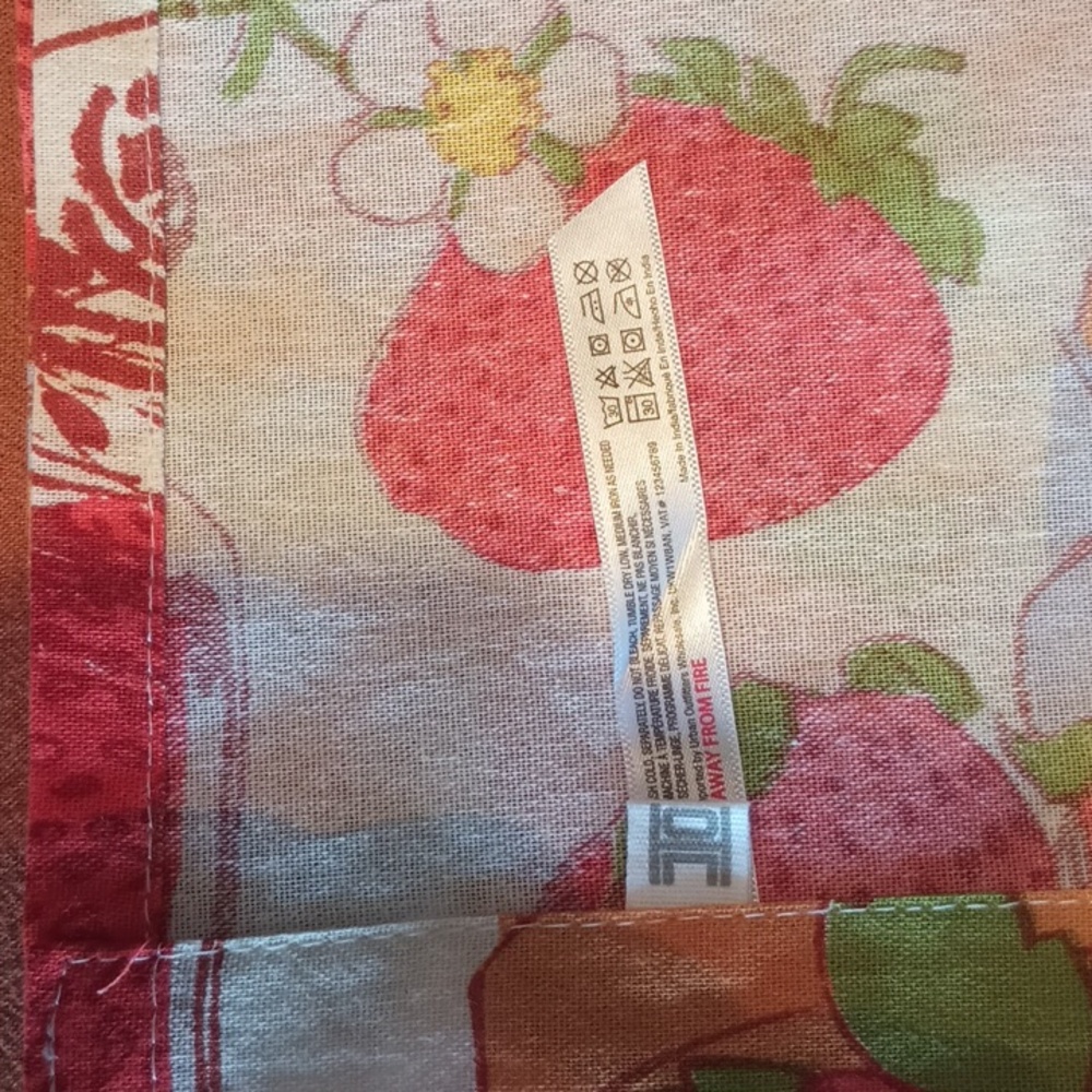 Urban Outfitters Sweet Strawberry Cafe Curtains - Picture 6 of 7